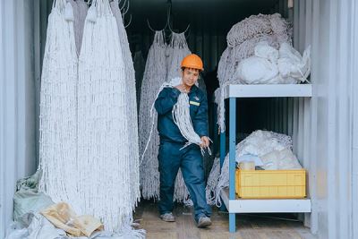 Container treo là gì ? Chúng có những đặc điểm gì nổi bật ?