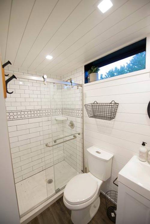 Tham quan nhà container 2 tầng giá rẻ nhưng đầy đủ tiện nghi tại Mỹ - Ảnh 12