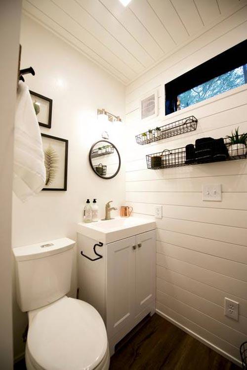 Tham quan nhà container 2 tầng giá rẻ nhưng đầy đủ tiện nghi tại Mỹ - Ảnh 14