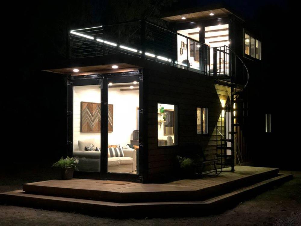 Tham quan nhà container 2 tầng giá rẻ nhưng đầy đủ tiện nghi tại Mỹ - Ảnh 3