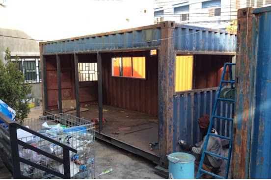Cận cảnh quá trình biến container cũ rỉ sét thành container văn phòng đẹp giá rẻ - Ảnh 1