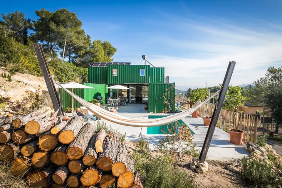 Container cũ lột xác thành ngôi nhà siêu đẹp tại Barcelona